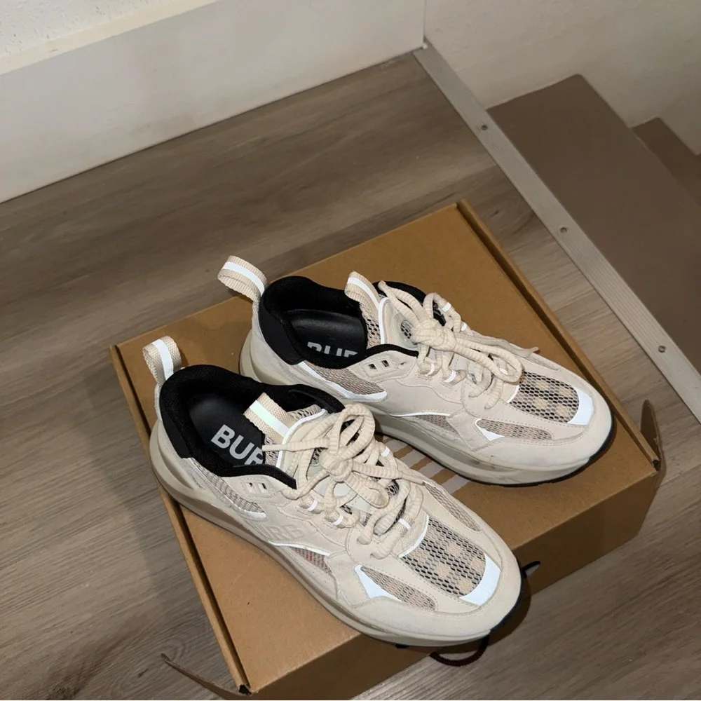 Burberry White and Black Women's Sneakers - Picture 4 of 13